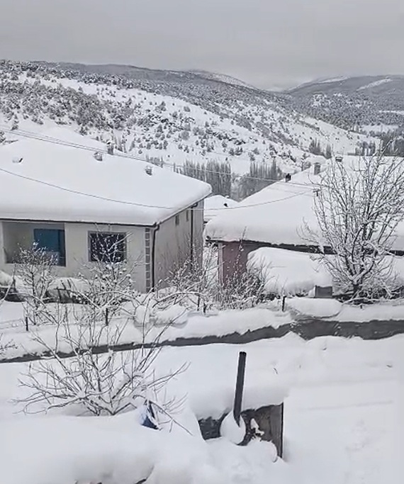 Kar Kalınlığı Bir Metreyi Buldu...